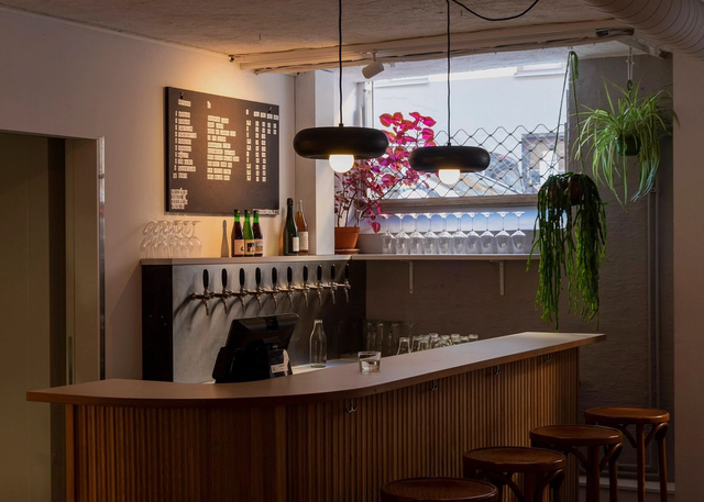 LIVS Öl & Vinbar Oberoende sortiment av Hantverksöl och Naturvin